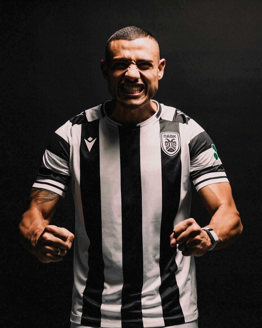 El delantero Giorgios Giakoumakis jugará en el PAOK Salónica de Grecia y fue presentado al mejor estilo de La Usurpadora. Instagram PAOK.