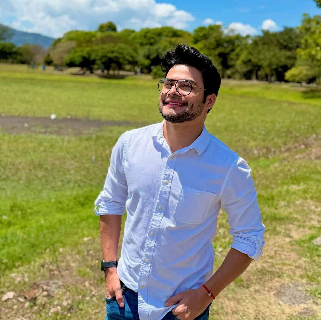 El influencer costarricense Jonathan Coronado clamó por ayuda en medio de una agobiante situación que enfrenta y que expuso públicamente el lunes a través de su Instagram.