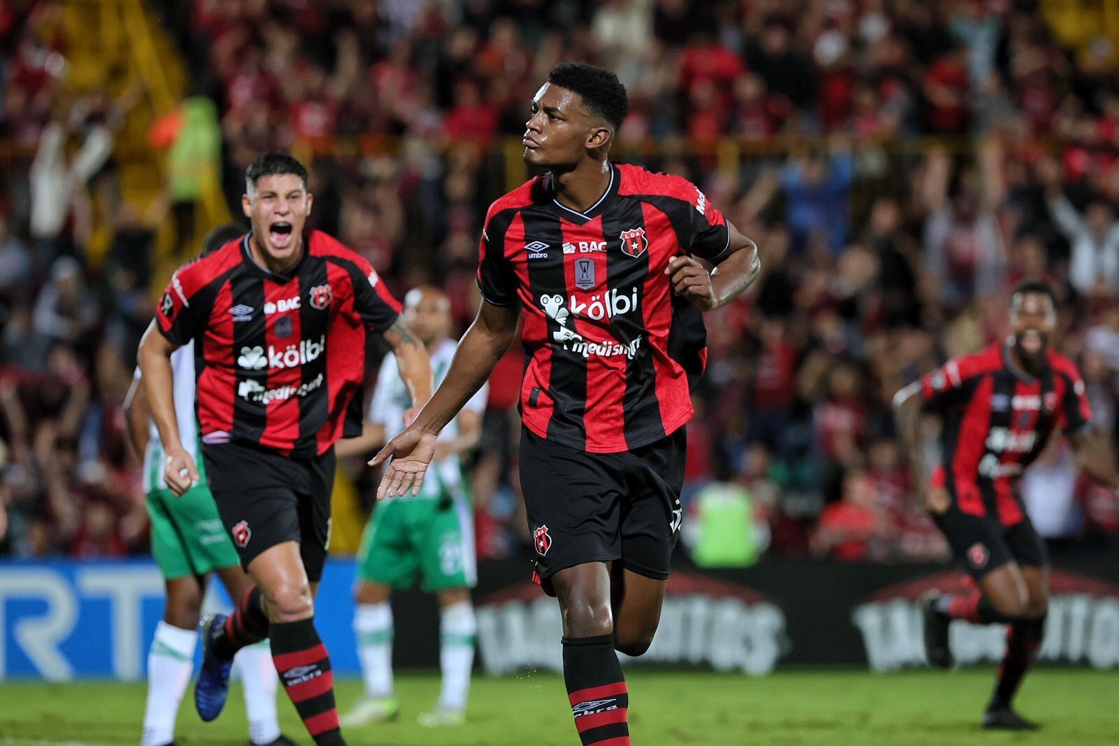 30/10/2024/ Juego entre Liga Deportiva Alajuelense vs Antigua durante  la Central American Cup en el estadio Alejandro Morera Soto.