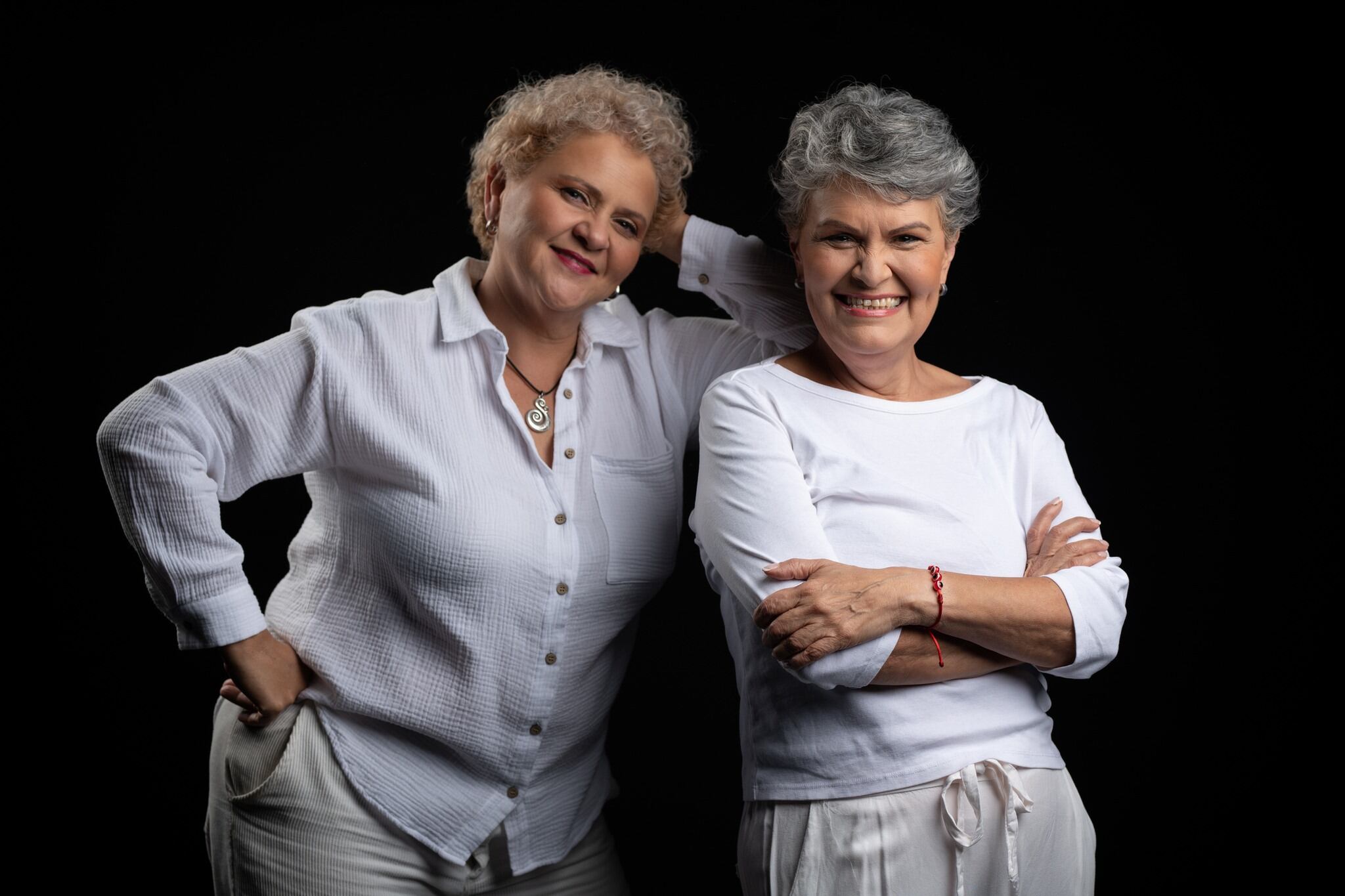 Marcia Saborío y María Torres vuelven a los escenarios con la obra "Las Momias Resurrecchon". Facebook.