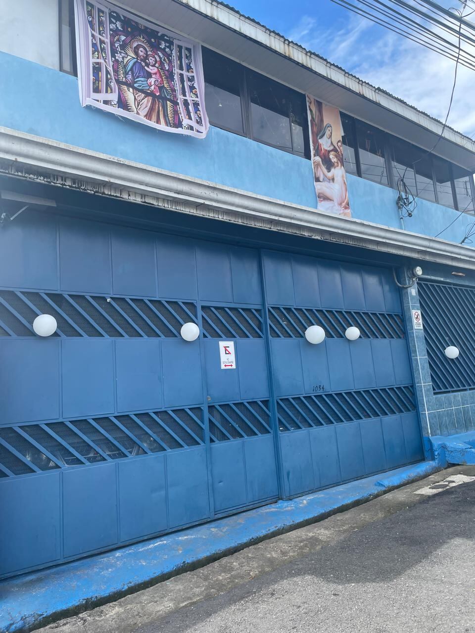 Vecinos muestran con globos su solidaridad y amor para víctimas de incendio en San Juan de Dios