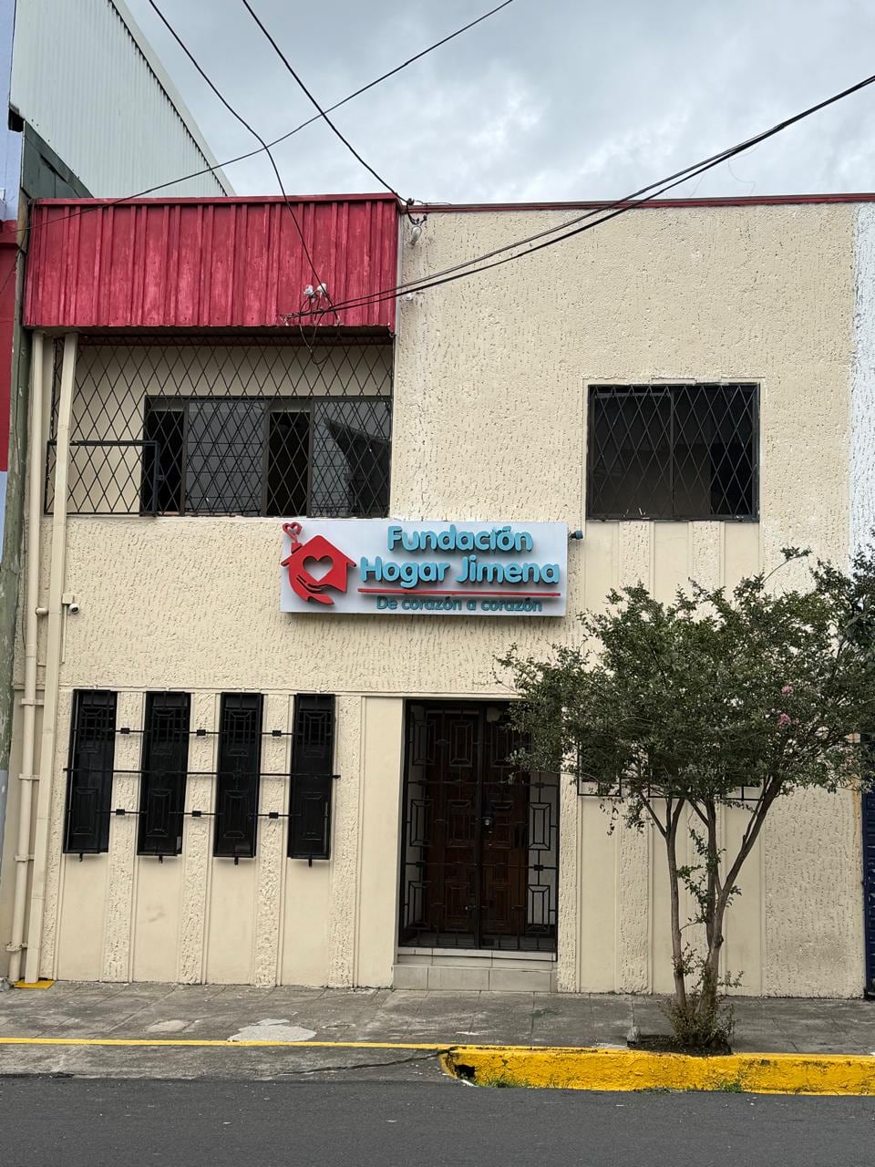 La organización brinda hospedaje, alimentación y apoyo a familias con niños hospitalizados.