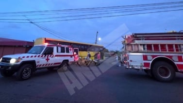 Mujer quedó crítica tras ser atropellada por un autobús en Cariari de Pococí
