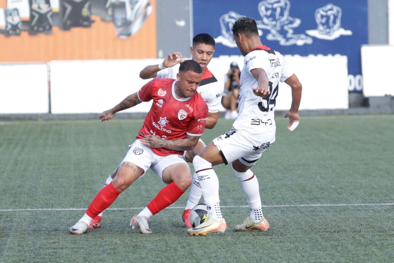 23/02/2025, Limón, Guapiles, Estadio Ebal Rodriguez, partido de la jornada 10 del torneo de clausura 2025, entre AD Santos y Liga Deportiva Alajuelense.