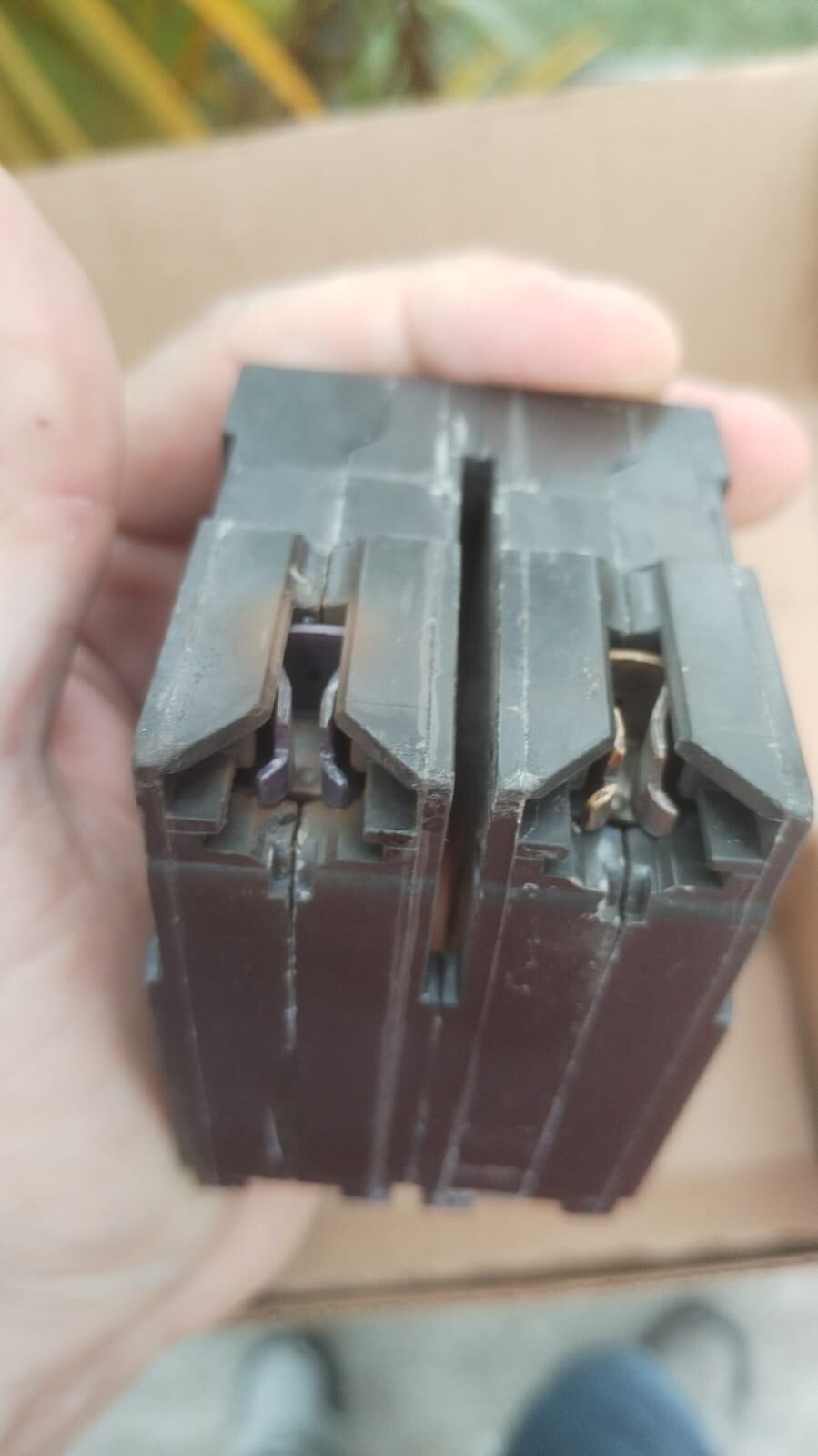 Este es el breaker que se dañó en el estadio Colleya Fonseca. Cortesía.