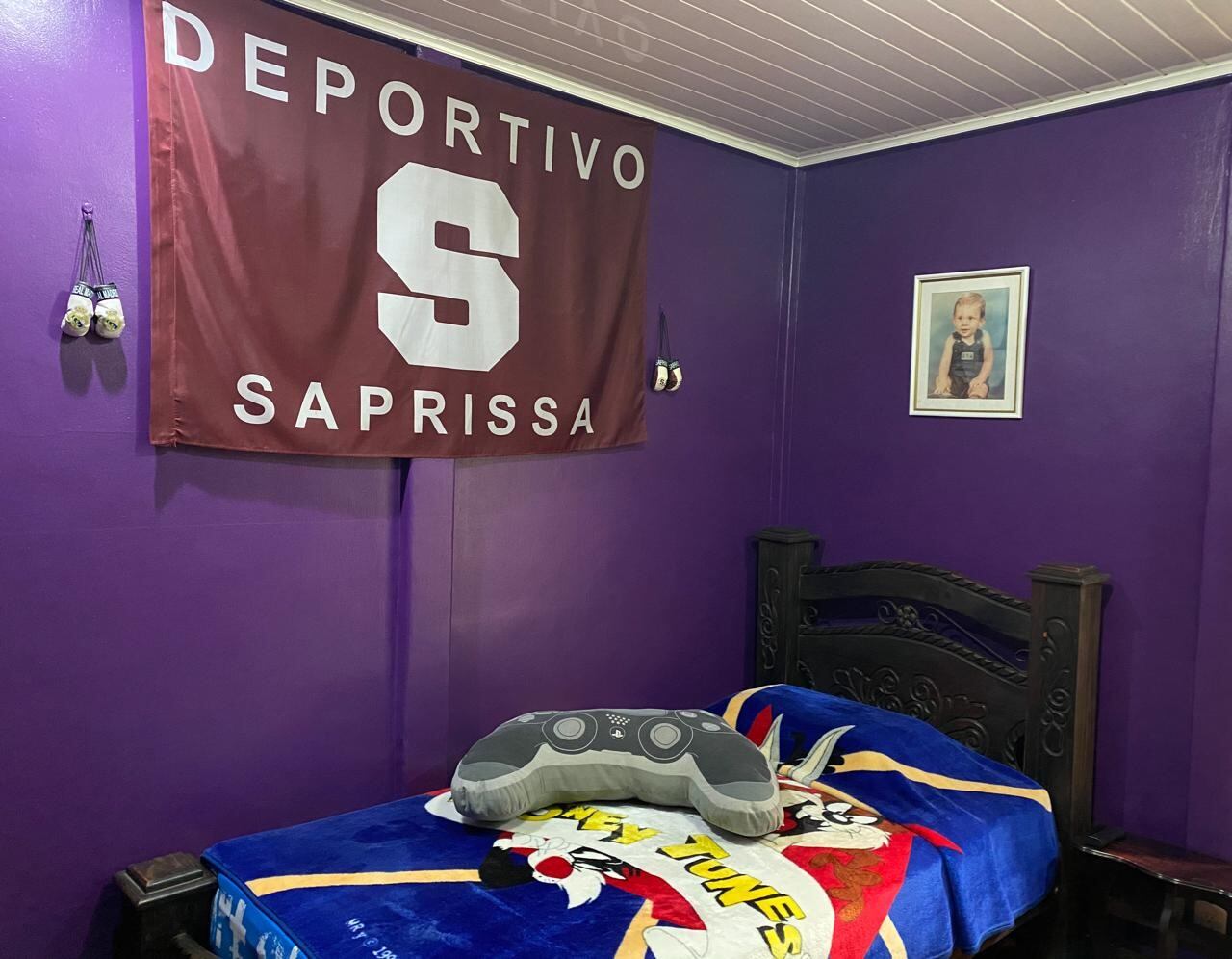 Steven Bolaños, morado de corazón. Cortesía.