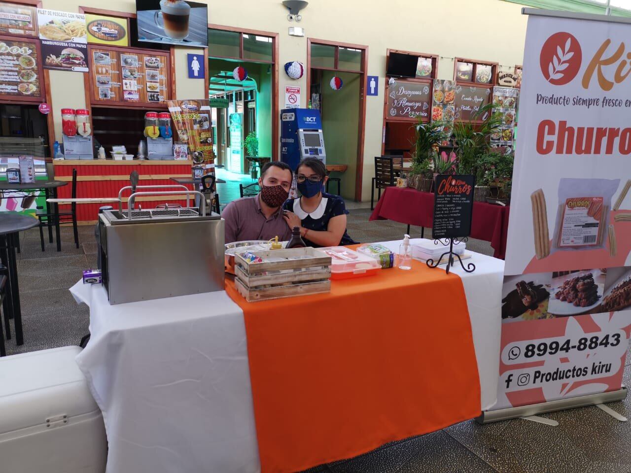 Esta es la mesita en la que la pareja vendía sus churros.