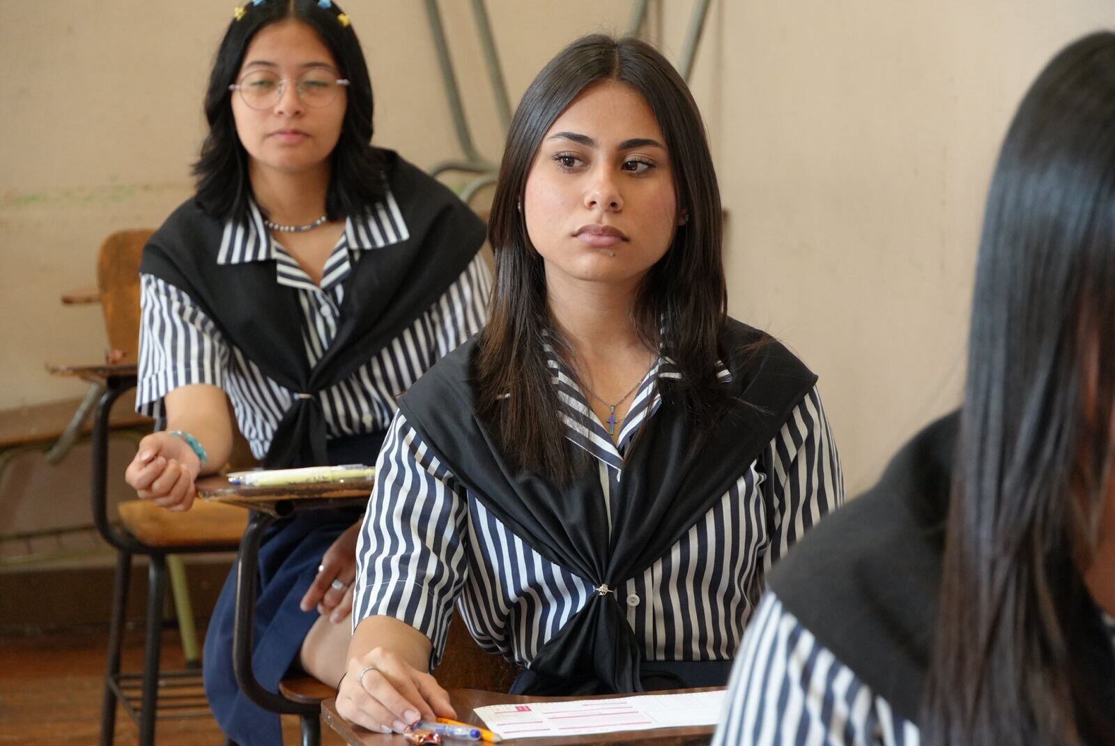 Más de 51 mil colegiales comenzaron los exámenes del MEP que sí valen para graduarse.