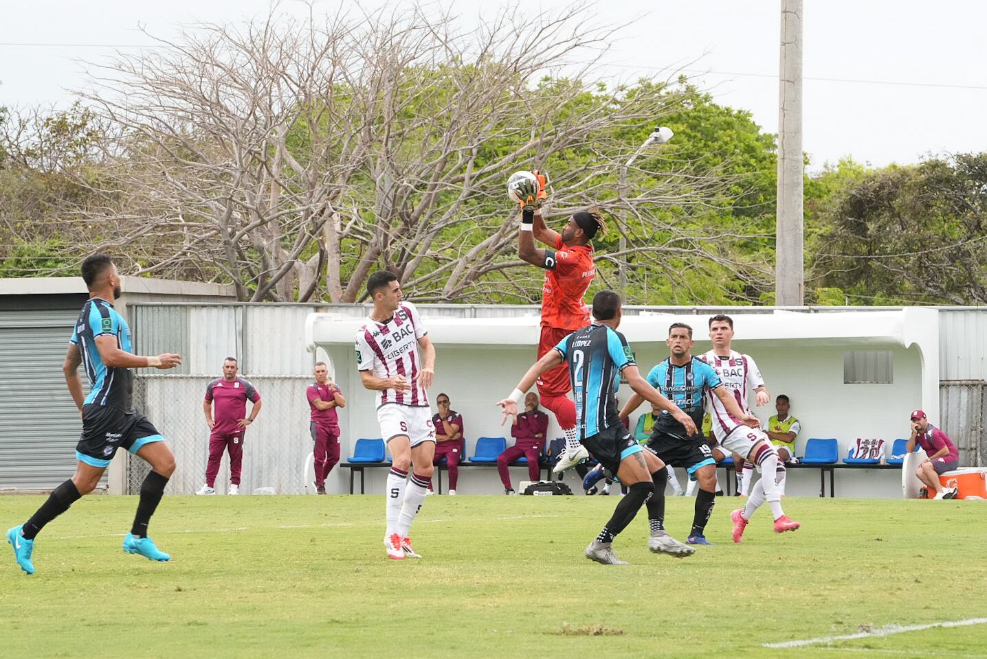 16/02/2025. Partido de Saprissa y Santa Ana en el Estadio de Piedades, Santa Ana. Fotografía: Lilly Arce.