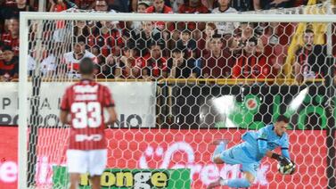 Lesión de Washington Ortega preocupa al liguismo con miras a la final de la Copa Centroamericana