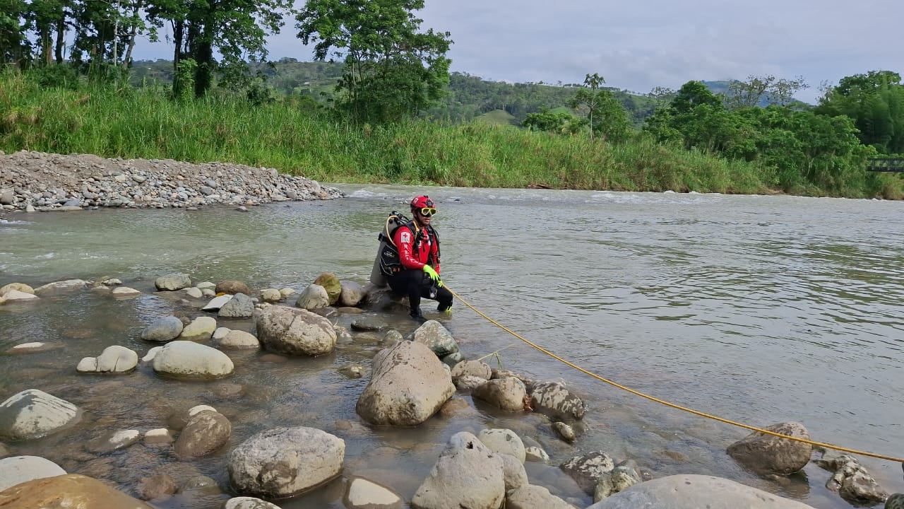 Búsqueda de niño en río Pejibaye