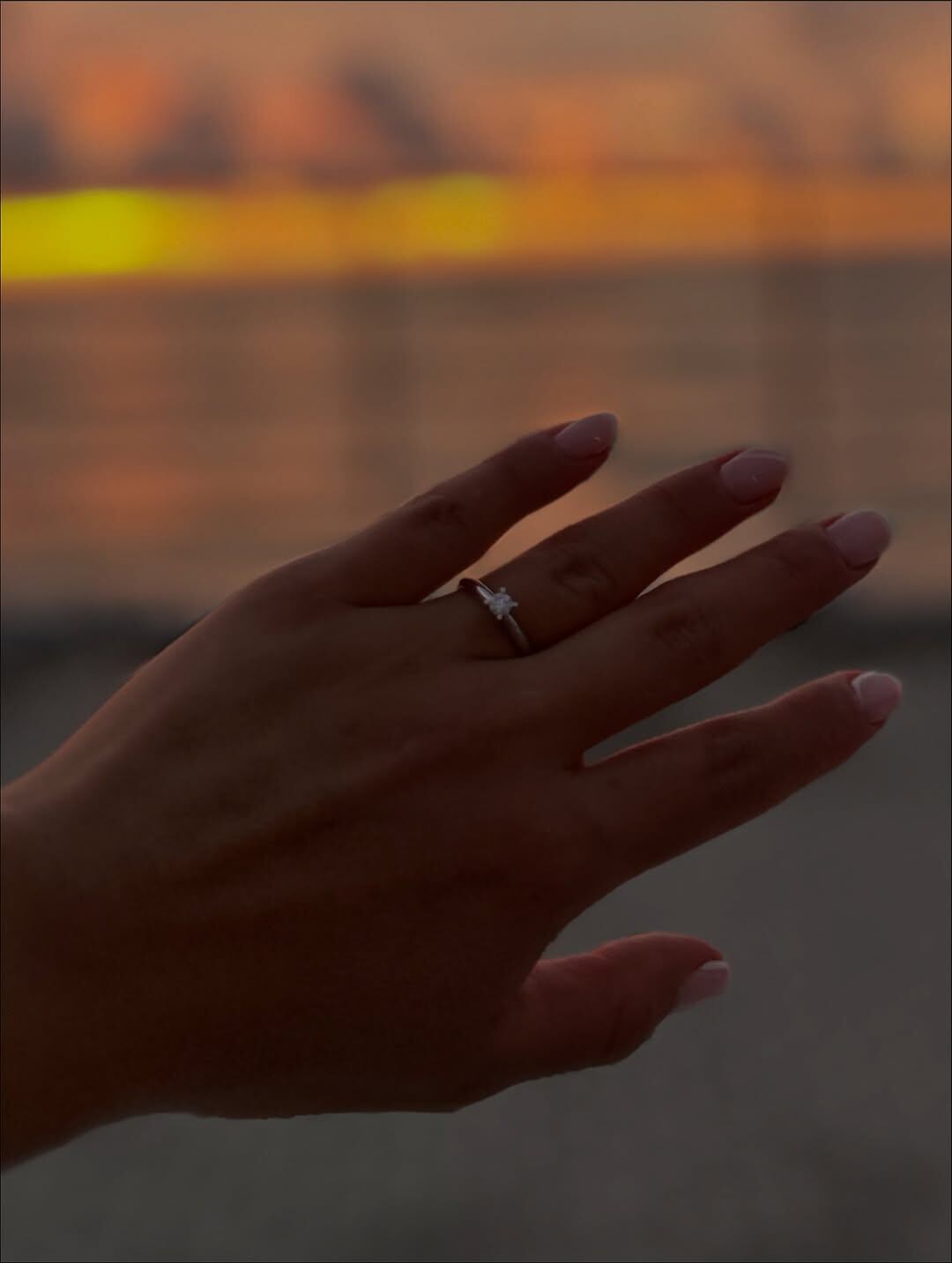 Daniel Carvajal y su propuesta de matrimonio a su novia Laura Ospina.