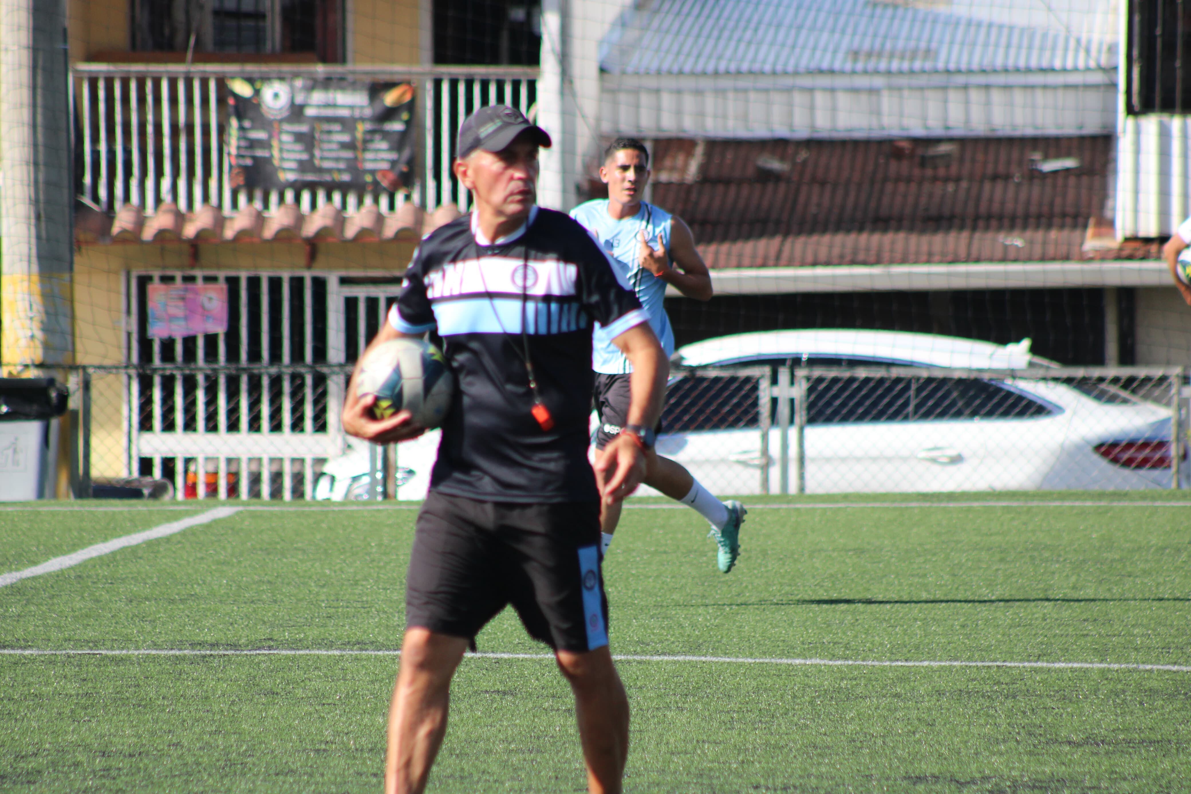 Cristian Salomón, técnico de Santa Ana tiene los mejores recuerdos de Rosario, la ciudad argentina que lo vio nacer, en donde jugó. Cortesía.