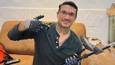 Hombre encontró reloj de expresidente Rafael Iglesias mientras buscaba tesoros con detector de metales