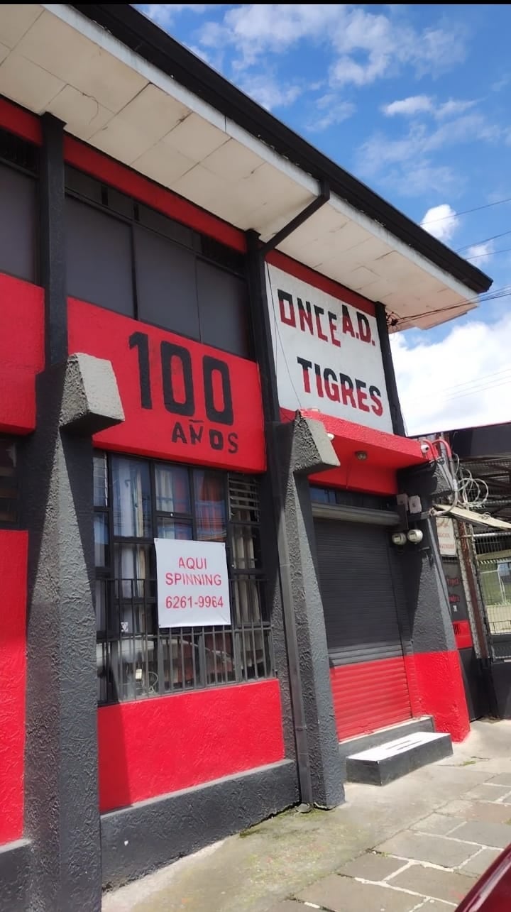 El Once Tigres, un equipo de barrio que cumplirá 100 años. Tienen edificio sede, ligas menores y equipo de veteranos. Lo único que no tienen son deudas.