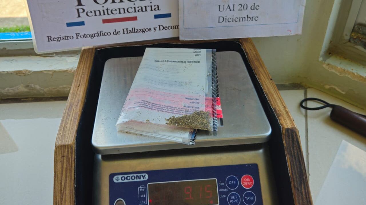 Un funcionario de la Defensa Pública de apellidos Molina Araya está en manos de las autoridades judiciales luego de intentar hacer una visita en la cárcel. Foto: Ministerio de Justicia