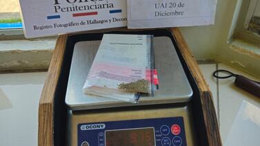 Defensor público habría intentado introducir droga a una cárcel dentro de su auto