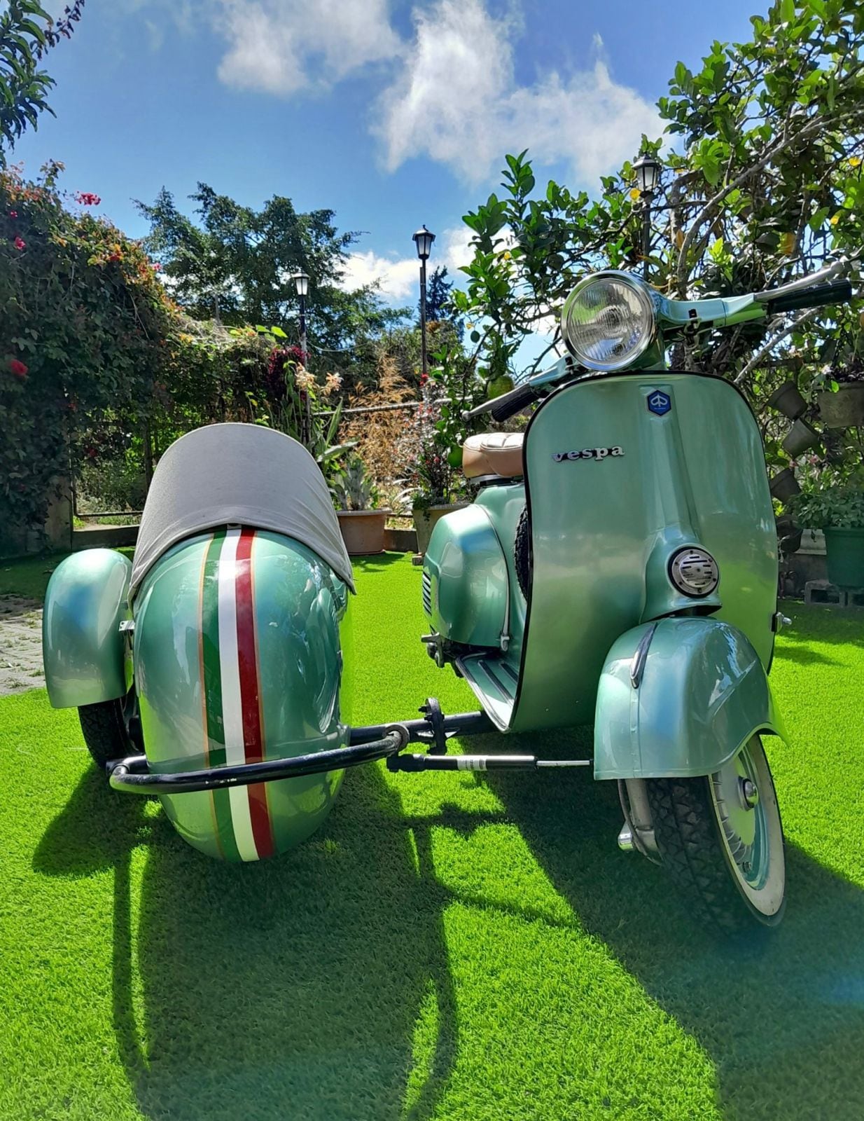 Yeremy Marín Hernández es dueño de una Vespa Sprint Veloce de 1979 con sidecar