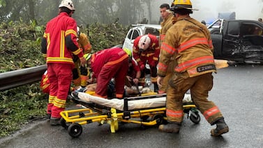 Violento accidente en la Ruta 32 deja dos personas luchando por su vida