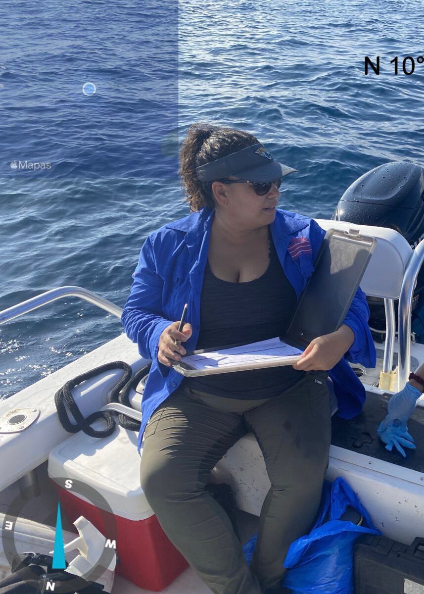 Andrea Suárez es investigadora y analiza la calidad del agua.