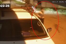 Video muestra a los dos hombres que habrían causado la muerte de inocente tras desatar balacera contra carro