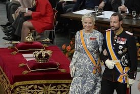 Juicio sacude a la realeza noruega: hijo de la princesa heredera niega acusaciones por violación