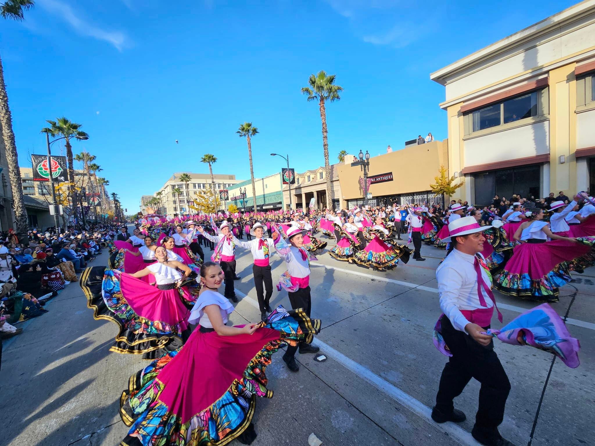 Con gran orgullo patrio, Elesban Rodríguez, director de la Banda Municipal de Zarcero (BMZ), celebró que cumplieron con el gran objetivo que se impusieron desde que fueron confirmados como participantes en el Desfile de las Rosas 2024