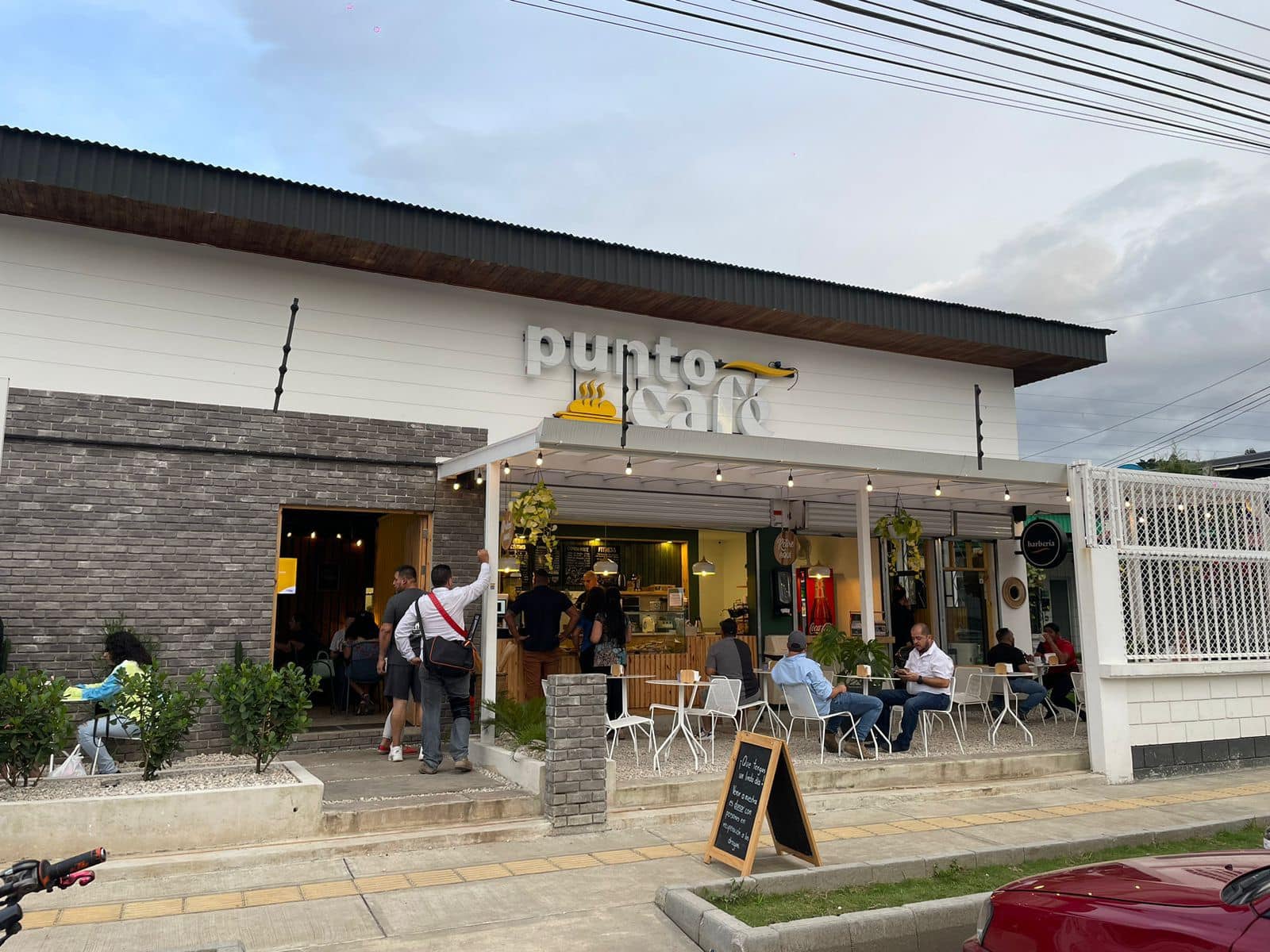 Punta Café cuenta con dos sucursales una en Desamparados y otra en Rohrmoser (Cortesía)