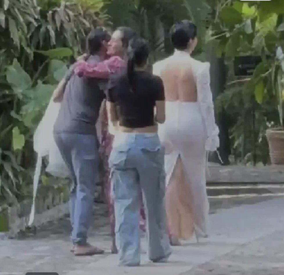 Los cantantes Ángela Aguilar y Christian Nodal se casaron este miércoles, según medios mexicanos.