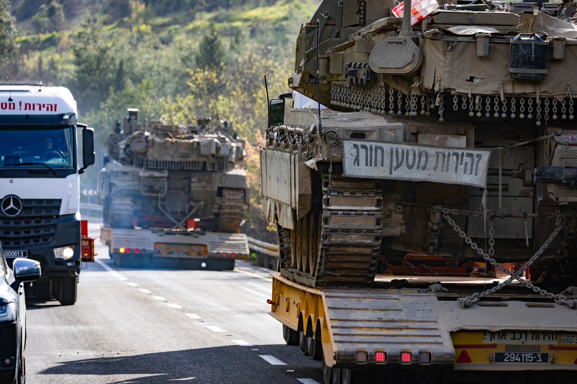 Vehículos militares de Israel cerca de la frontera con Líbano.