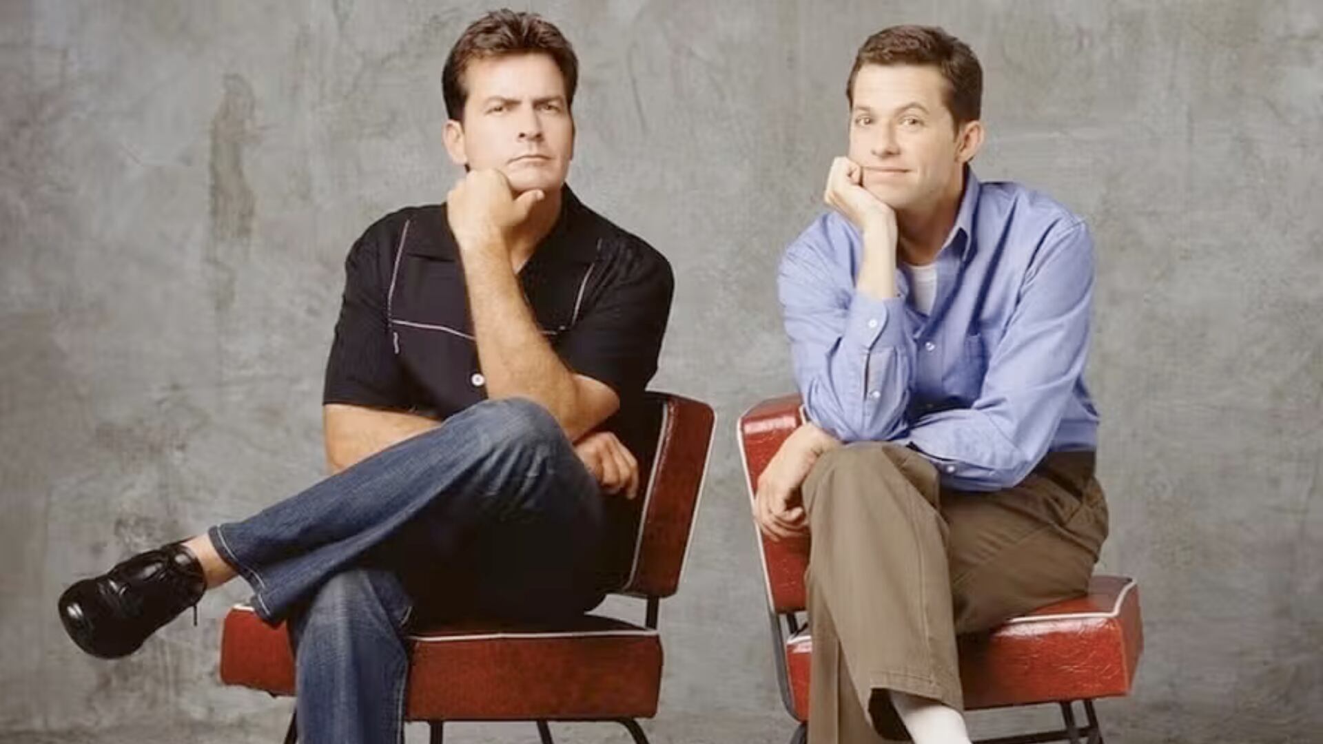 Charlie Sheen dio detalles sobre la ruptura de su relación con Jon Cryer y comentó por qué no se comunicaron tras su salida del programa.