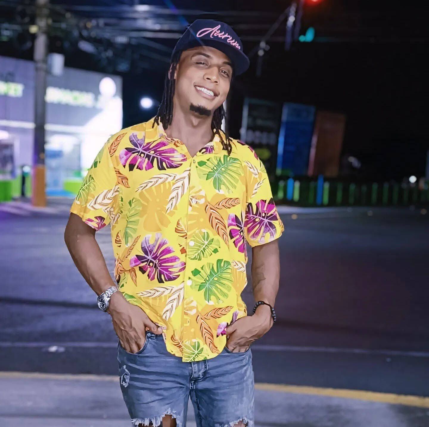 Joven limonense lucha en redes sociales, desde Tortuguero, porque todos aprendamos patuá. Cuando Aniel Sambola prende la cámara de su celular, no solo comienza una clase: arranca un pedacito de historia que huele a mar, a pan bon y a alegría caribeña.