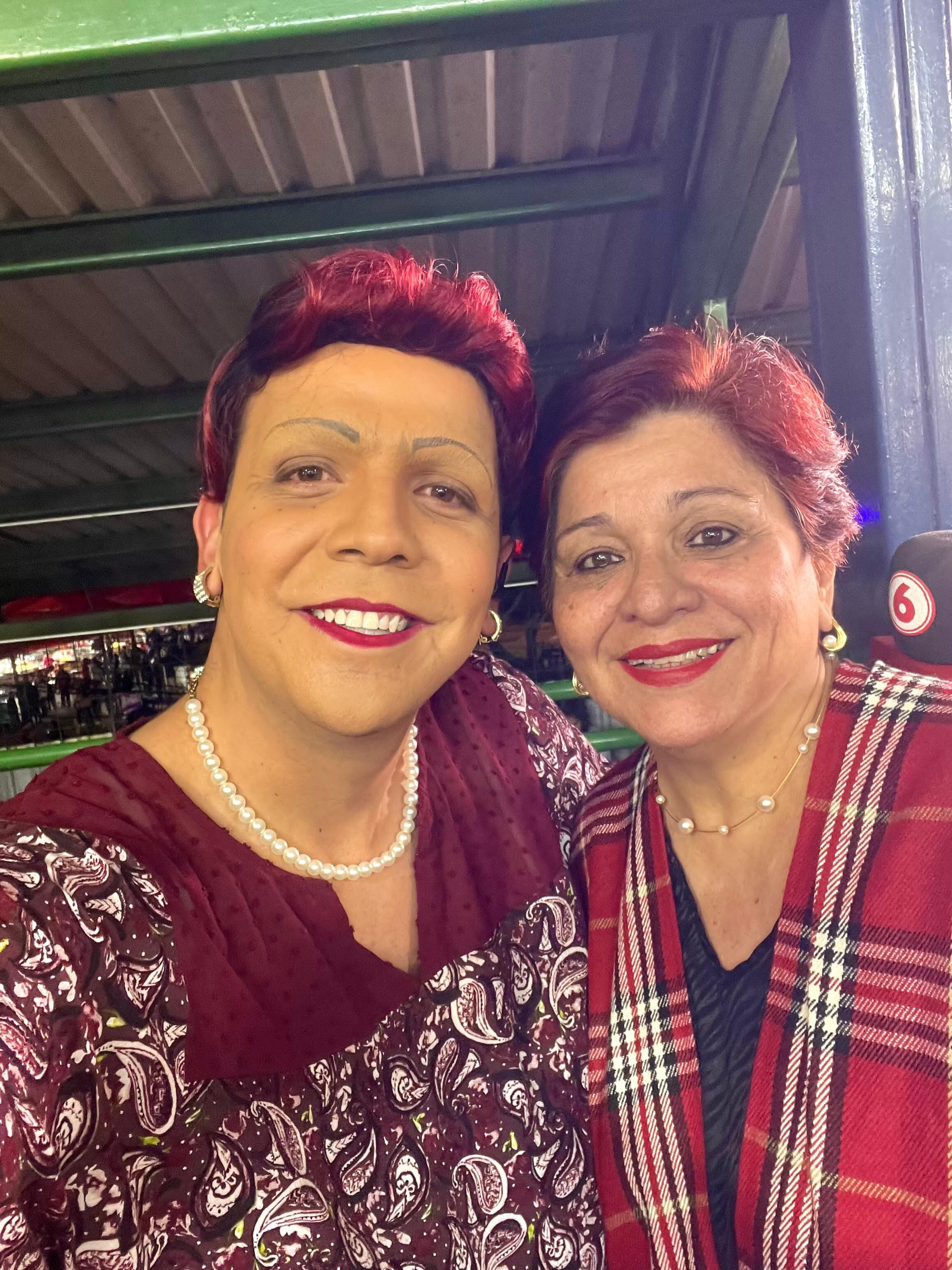 Humorista trajes pelucas Edson Picado