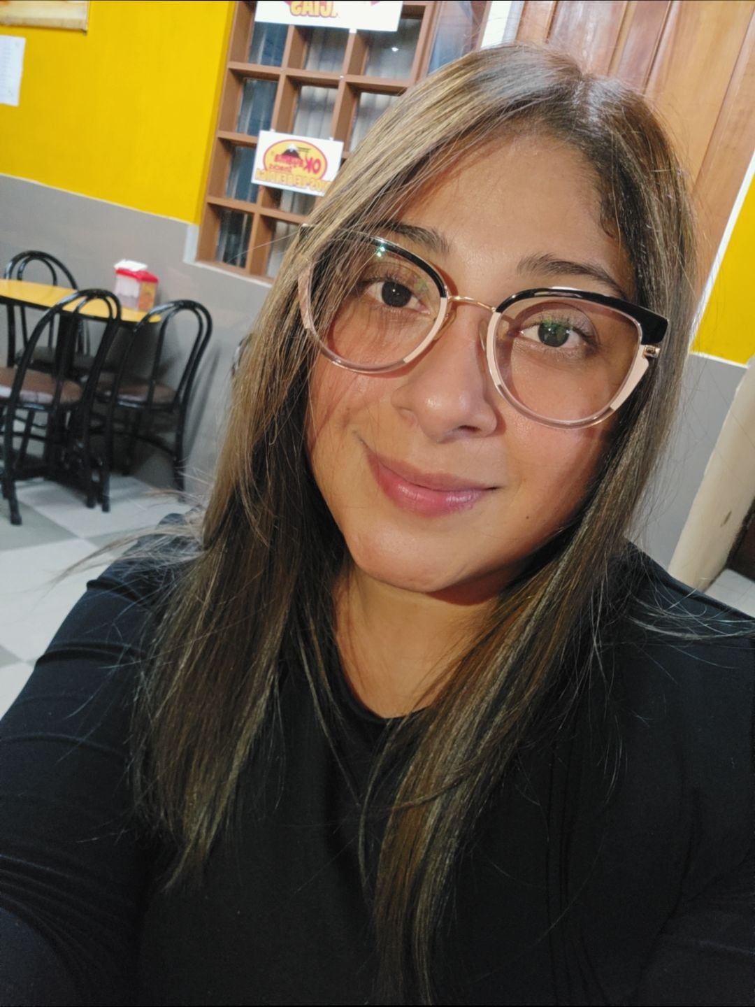 Mariam Fernández se transforma en la payasita Engel para trabajar en fiestas infantiles.