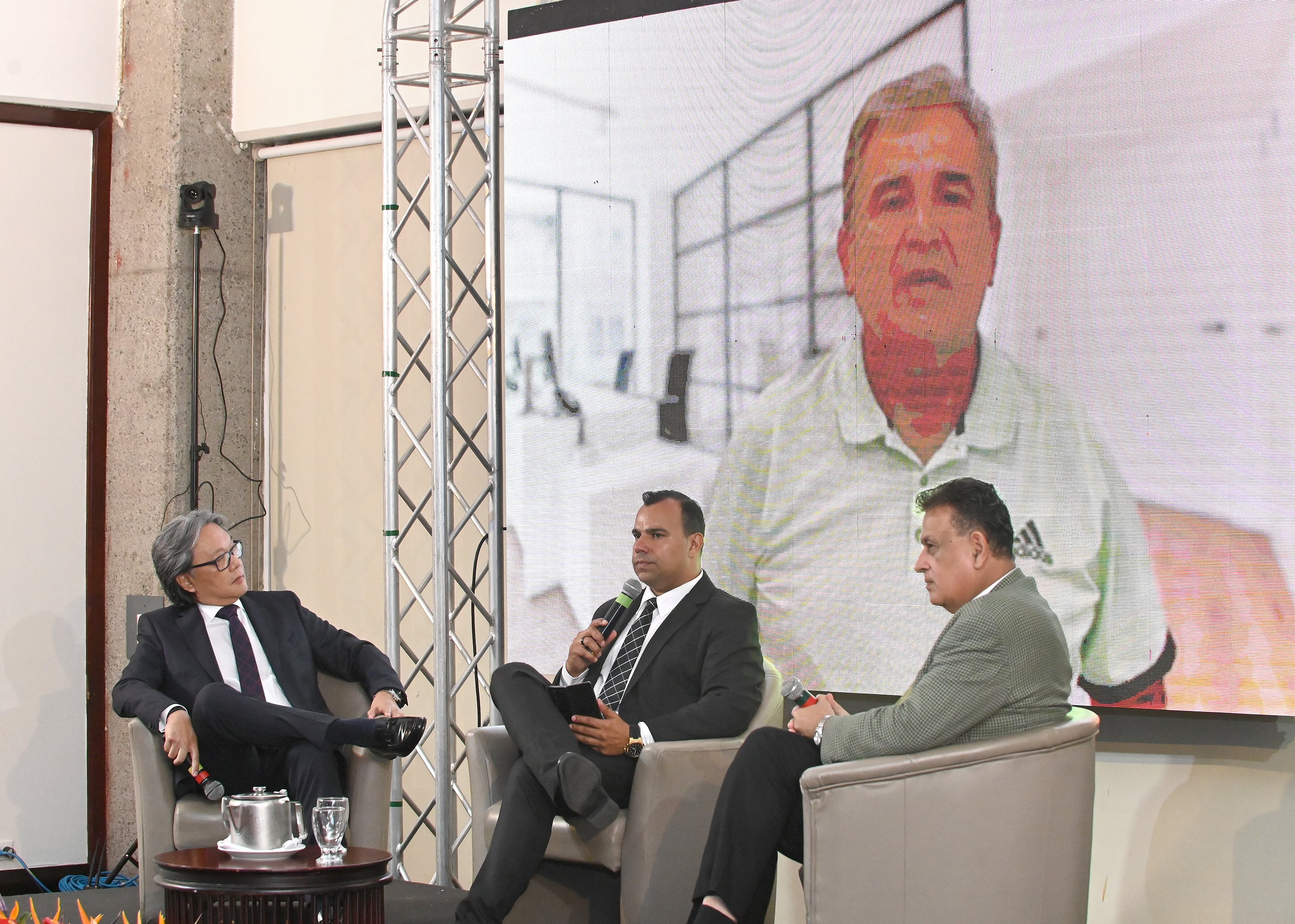 Eduardo Li presenta libro Futbol:.