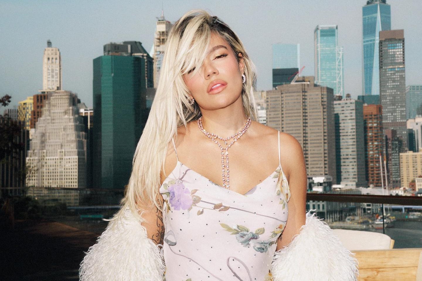 Karol G respondió así a las personas que le están tirando por su canción +57.