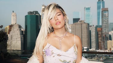 Karol G cantó junto a Andrea Bocelli en el Vaticano, pero vea por qué la están criticando tanto (video)