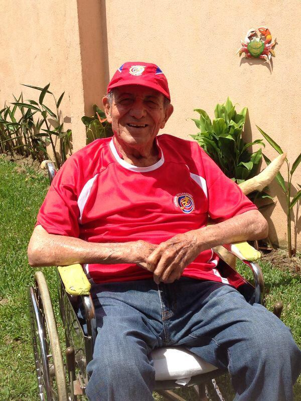 Luis Guillermo Solís, siendo presidente de Costa Rica, disfrutó al máximo con la afición el triunfo 1-0 contra Italia en la Copa Mundo Brasil 2014 el 20 de junio de ese año