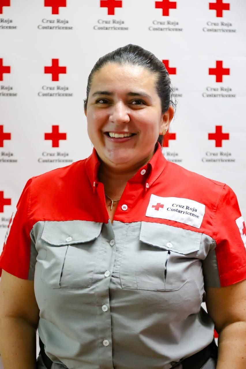 Cruzrojista voluntaria, Evelyn Vargas Rojas, nos cuenta que vivió dos milagros en su ambulancia como parte de la historia de celebración de los 140 años de la Cruz Roja Costarricense
