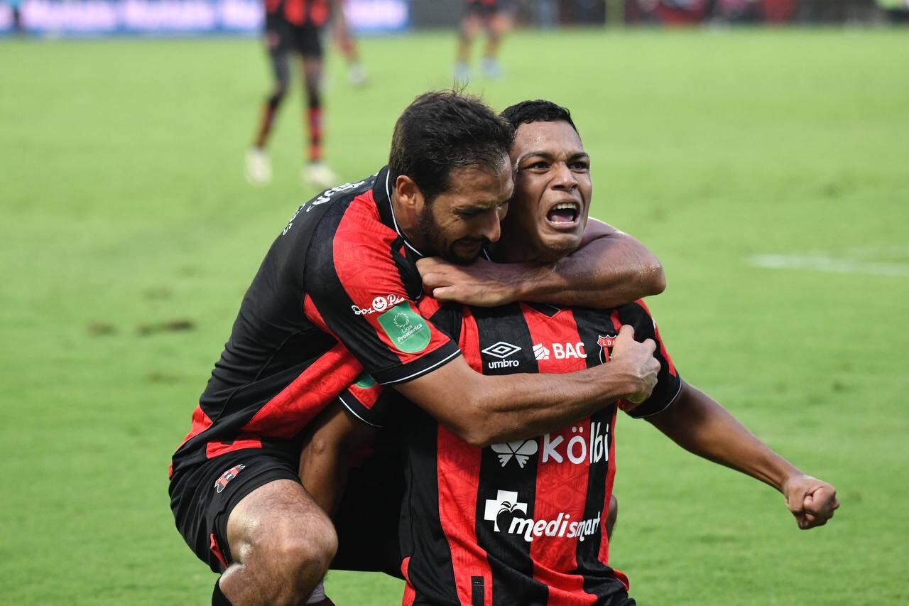 Creichel Pérez muestra un rendimiento sobresaliente con Liga Deportiva Alajuelense.