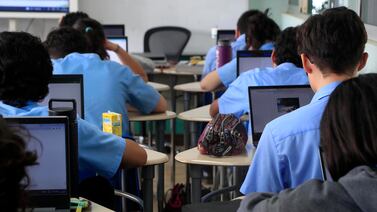 Le preguntamos al MEP cómo está regulando el uso de Inteligencia Artificial en las aulas y la respuesta nos alarmó