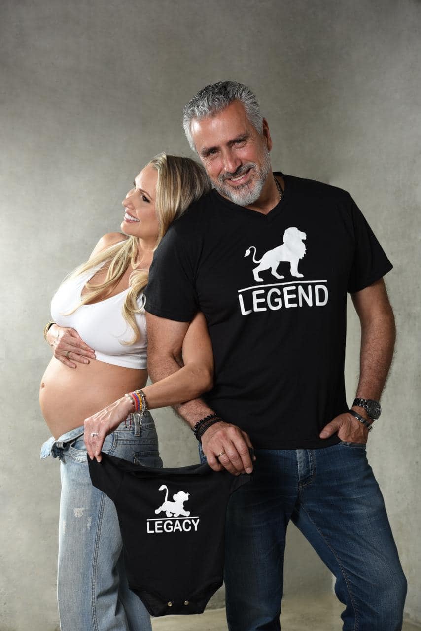 El excandidato a la Presidencia Otto Guevara se convertirá en papá a los 63 años y nos contó cómo vive esta nueva etapa de su vida.