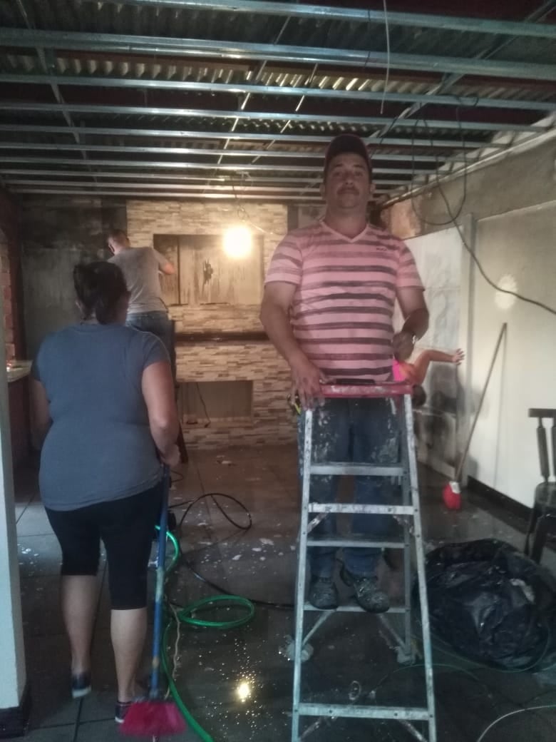 Incendio destruye parte de una casa en San Nicólas de Cartago. Foto Keyna Calderón.