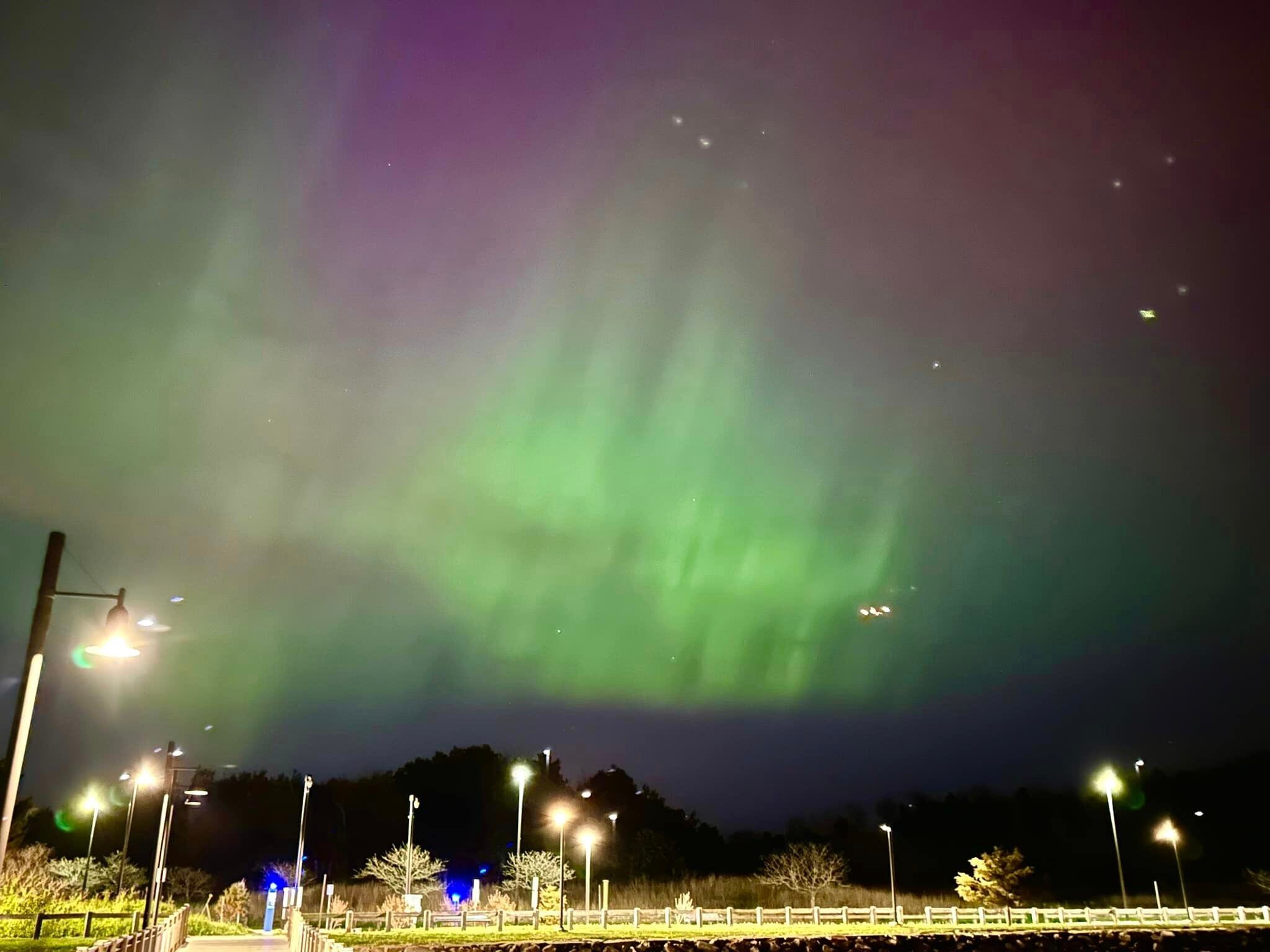 Justo el pasado 11 de mayo el costarricense y exjugador de Liga Deportiva Alajuelense, Eduardo Araya Pereira, estaba cumpliendo 53 años de edad y le tocó disfrutar de auroras boreales en Boston, Estados Unidos.