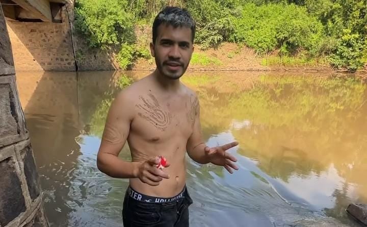 Araya Vlogs vivió una extraña experiencia en África