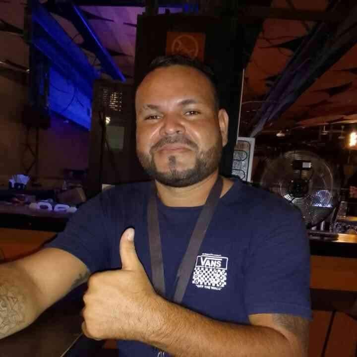 El hombre de apellido Morales es buscado por el femicidio de su pareja.