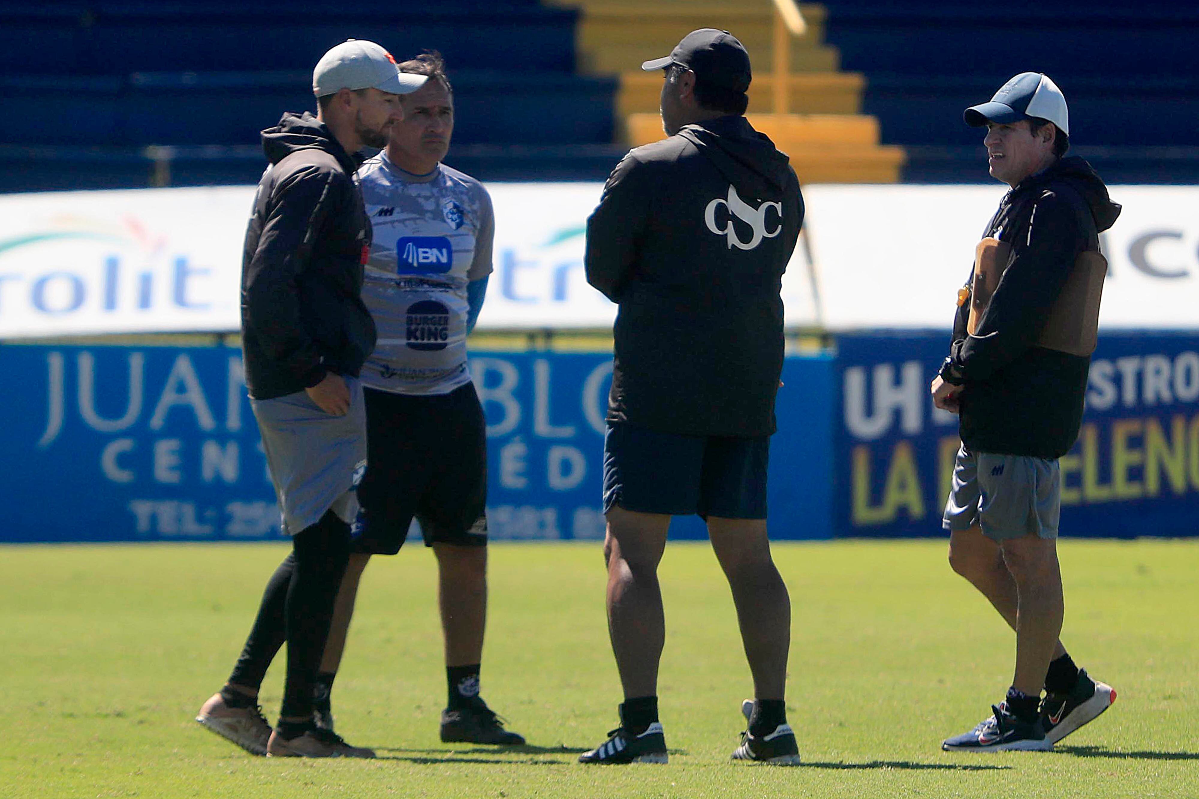 05/01/2024     Estadio Fello Meza, Cartago. El Club Sport Cartaginés entrenó este viernes por la mañana, bajo el mando el mexicano Mario García, y de los asistentes Fernando Palomeque, también mexicano, y Paolo Jiménez. Destacó, además la presencia del refuerzo, también mexicano, Diego González (número 17, medias rojas).