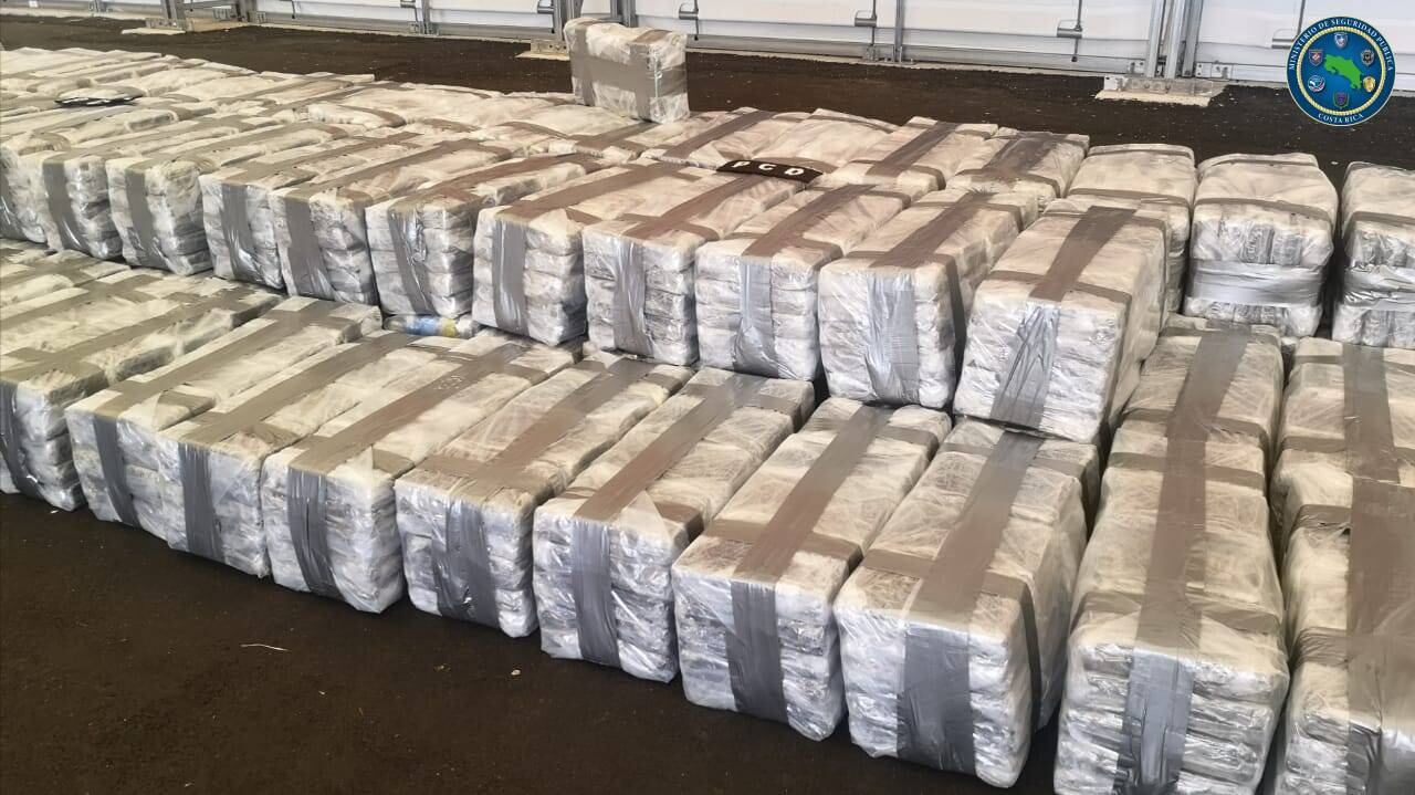 PCD decomisó 3466 kilógramos de cocaína escondidos en  contenedor que transportaba puré de banano y que tenía como destino Europa. Foto MSP.