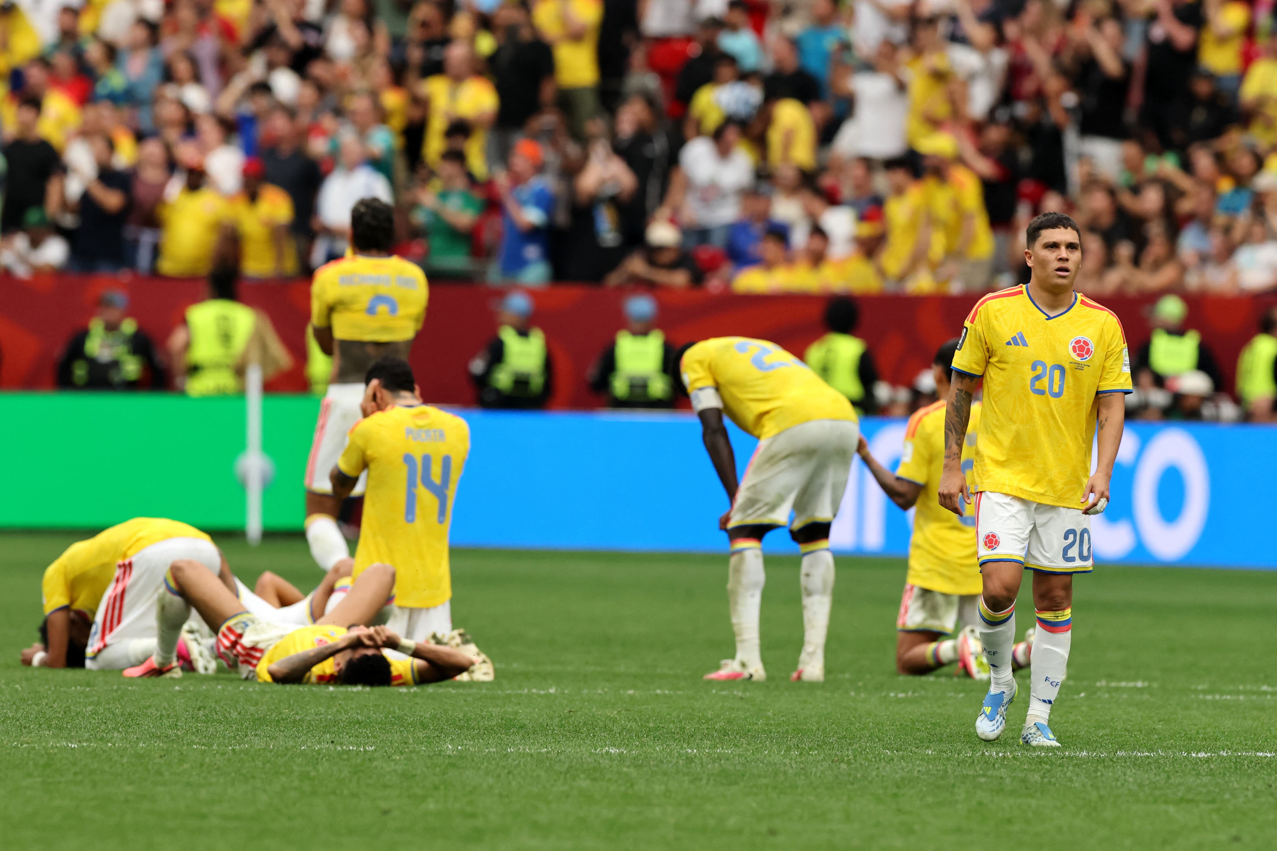 Los jugadores de Colombia mostraron su decepción luego de la derrota en penales ante Suiza.