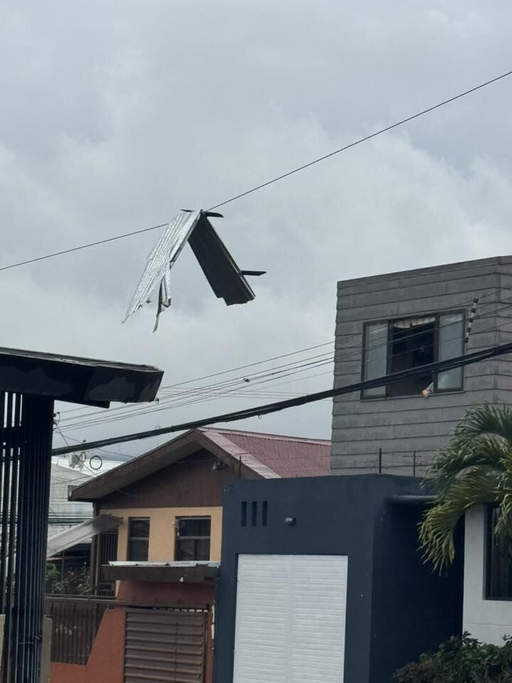 Torbellino en Heredia. Foto Facebook Heredia por media calle.